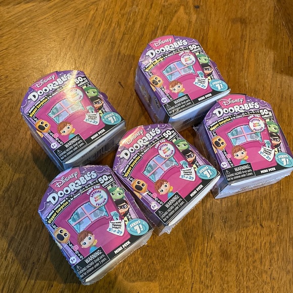 NEW 5 Disney Doorables Series 7 Mini Peeks - Picture 2 of 6